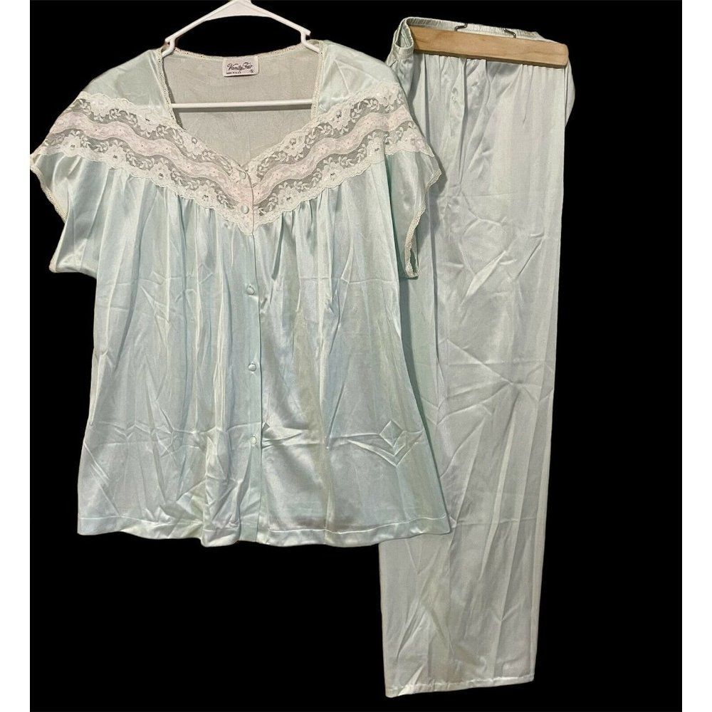 Vtg Vanity Fair Women’s Small. 2pc Pajama Pant Set Lace Short Sleeve MCM USA